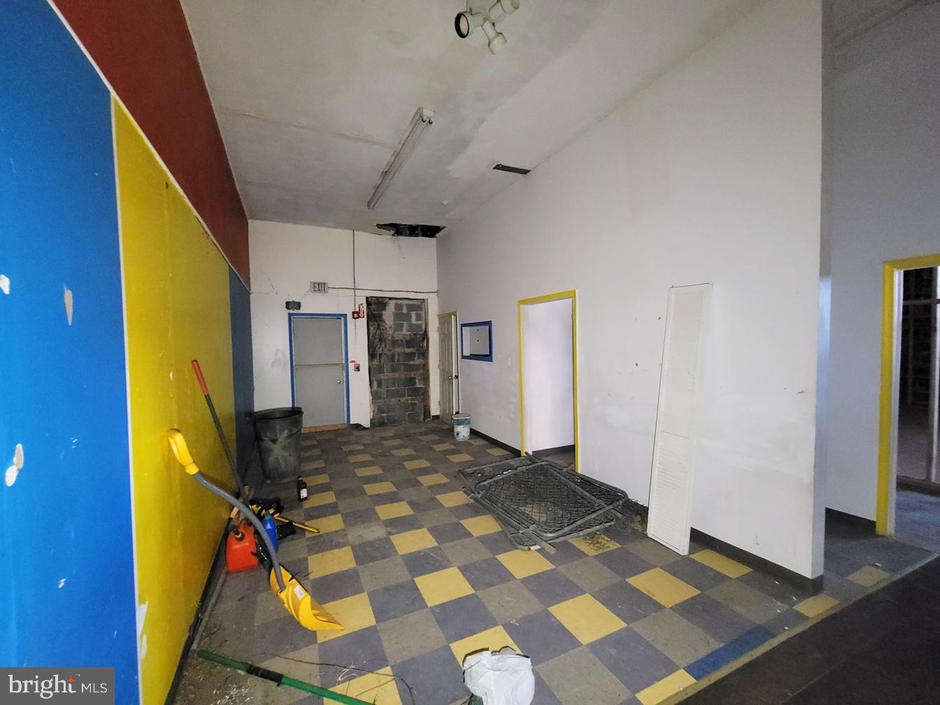 1433 E Vernon Rd #commercial Space Property Photo 11