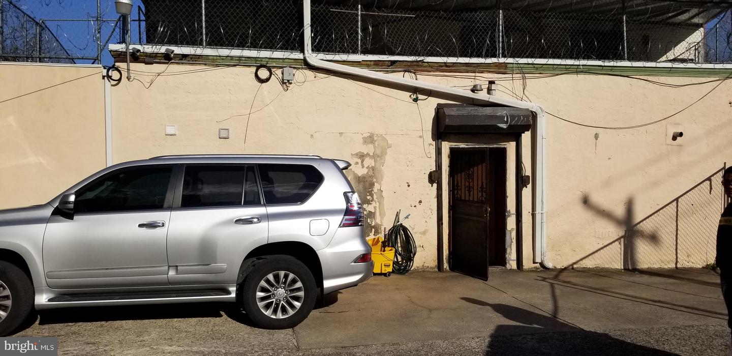 6100 E Wister St Property Photo 11