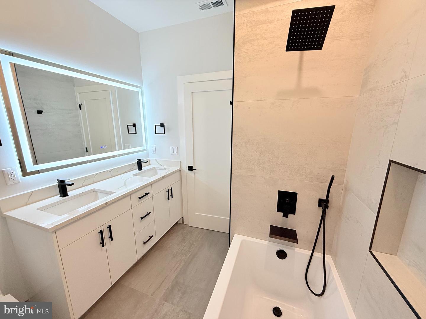 3003-11 Gaul Street #c Property Photo 7