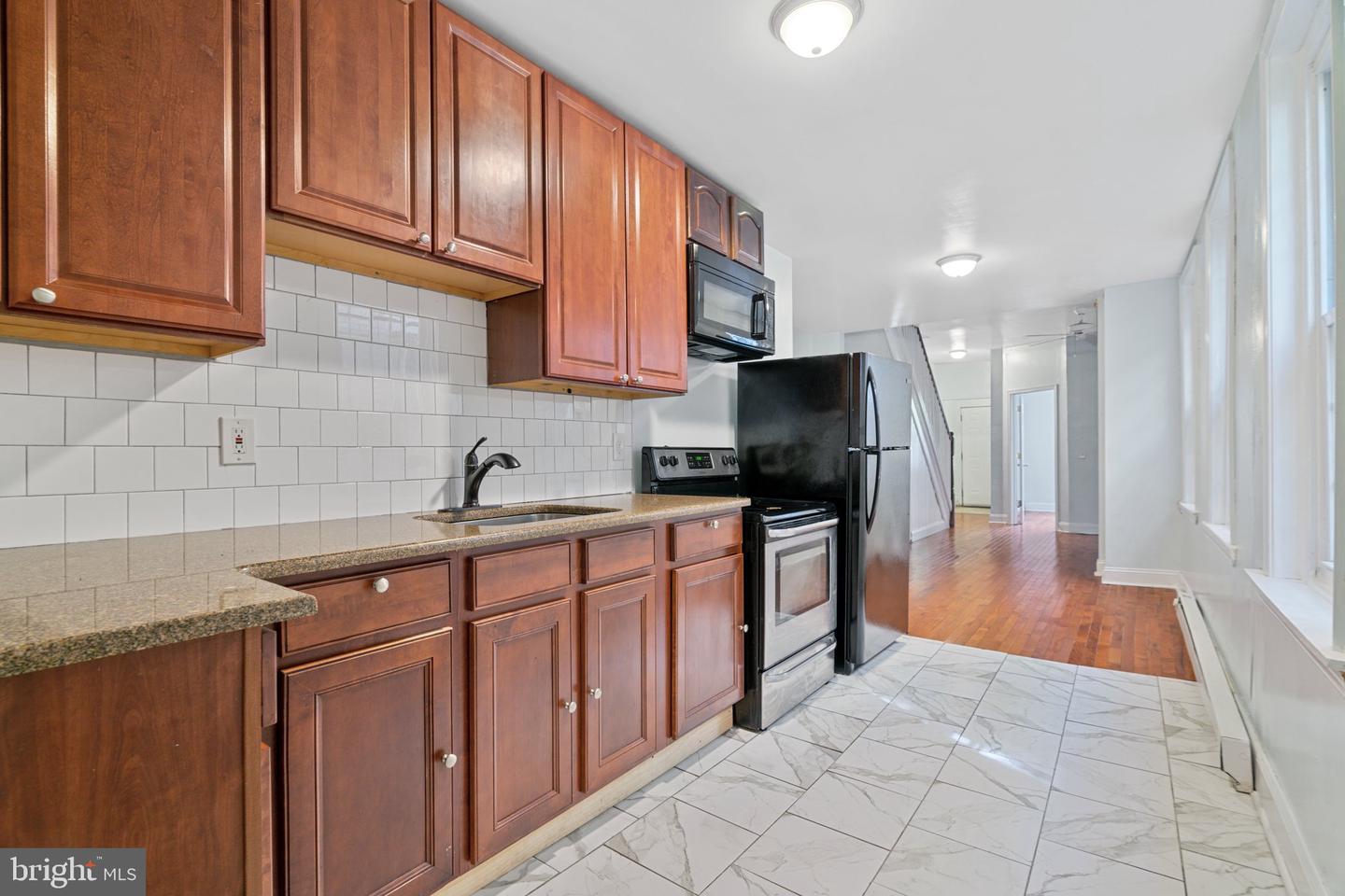 1636 Edgley St Property Photo 3
