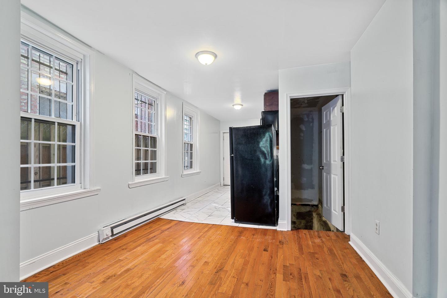 1636 Edgley St Property Photo 4