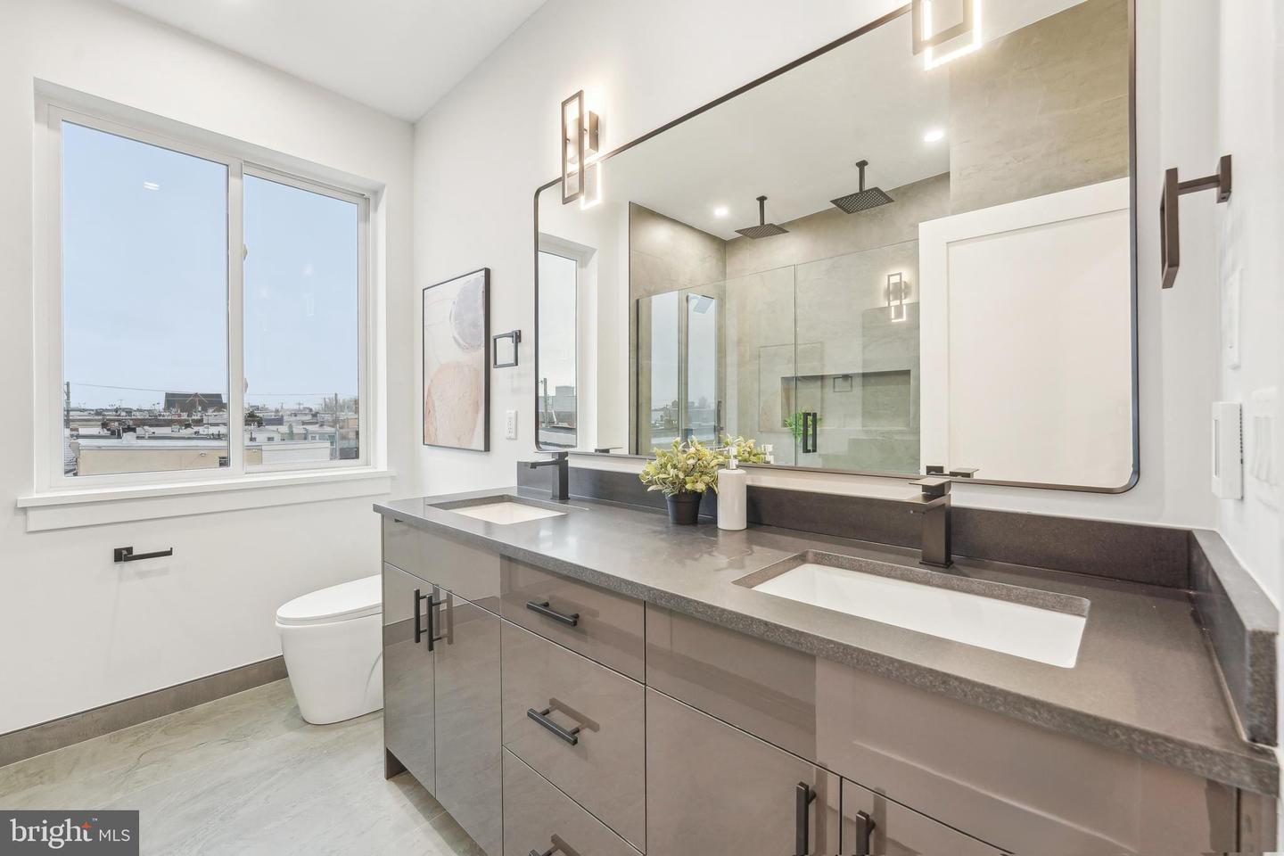 3003-11 Gaul Street #d Property Photo 5