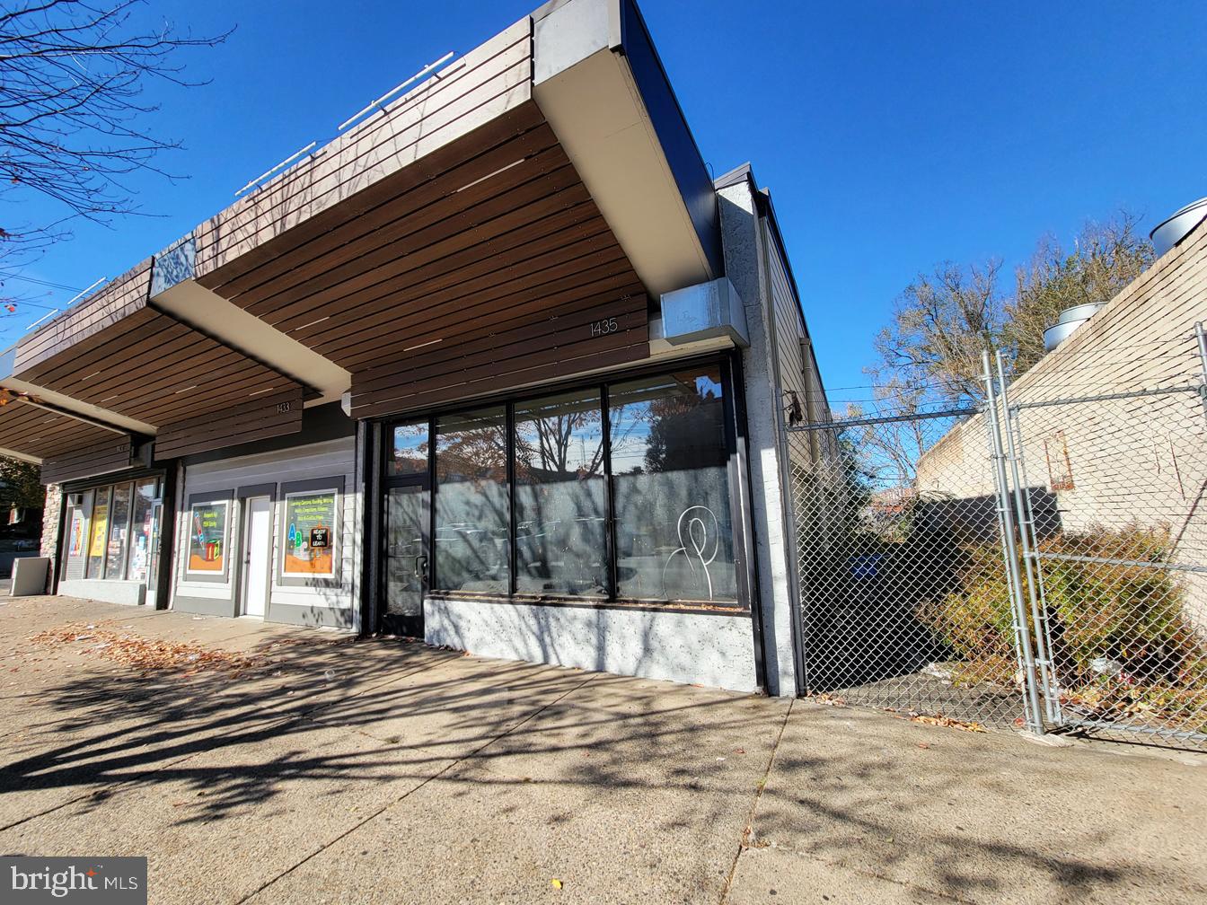 1435 E Vernon Rd #commercial Space Property Photo 2