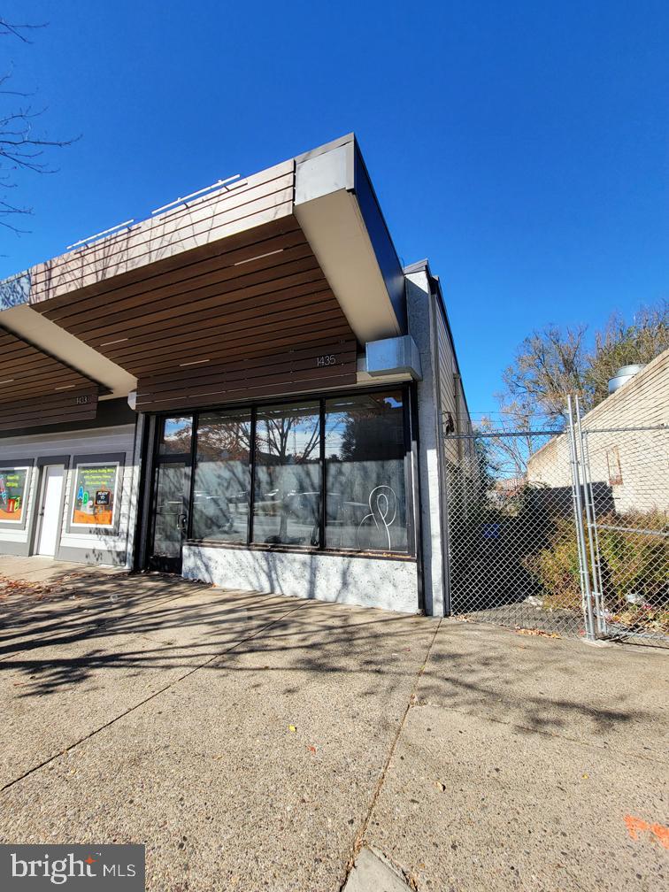 1435 E Vernon Rd #commercial Space Property Photo 3