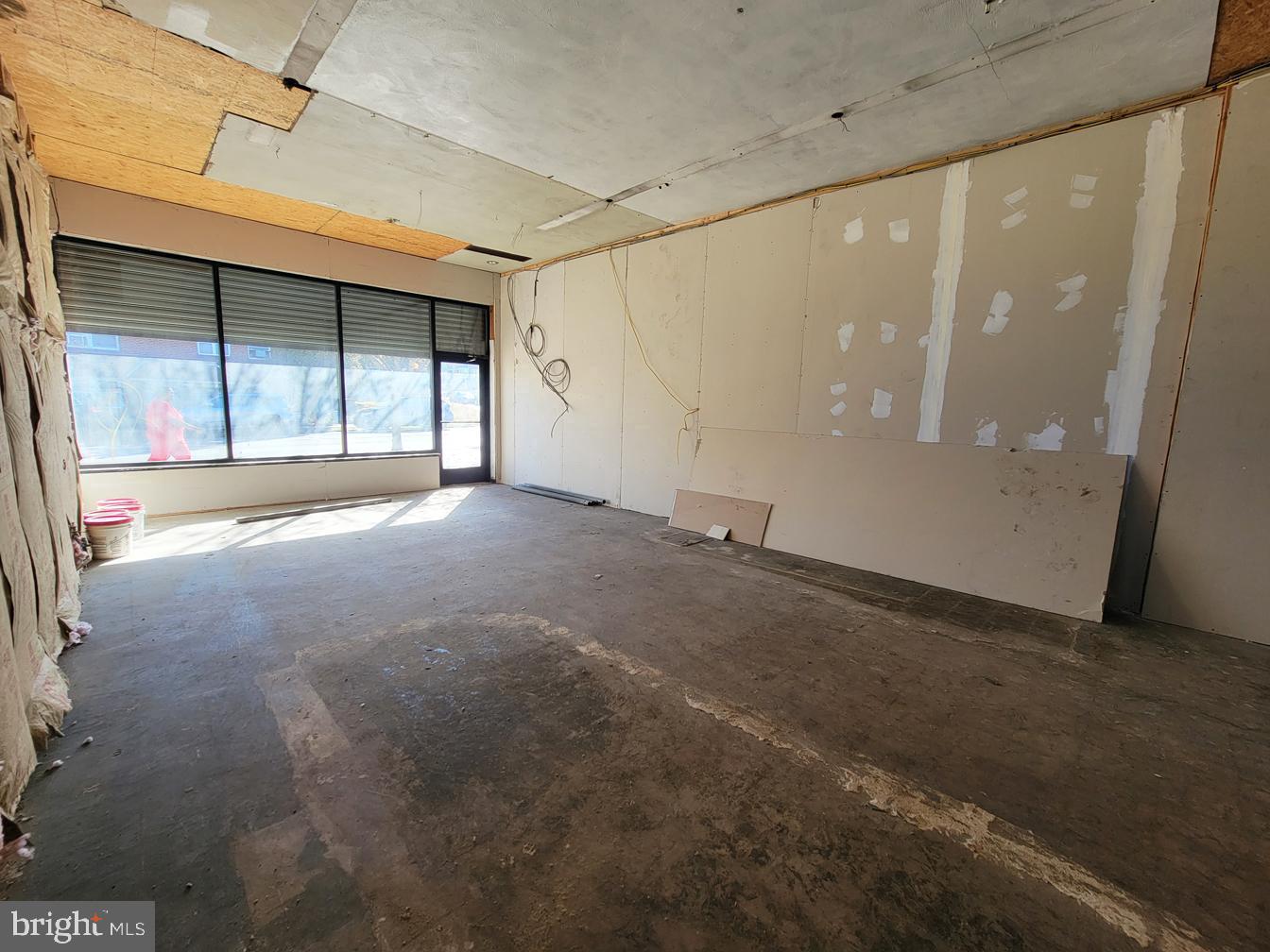 1435 E Vernon Rd #commercial Space Property Photo 5