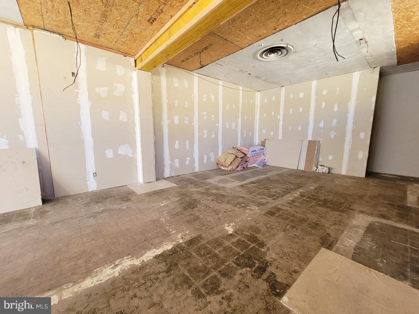 1435 E Vernon Rd #commercial Space Property Photo 6