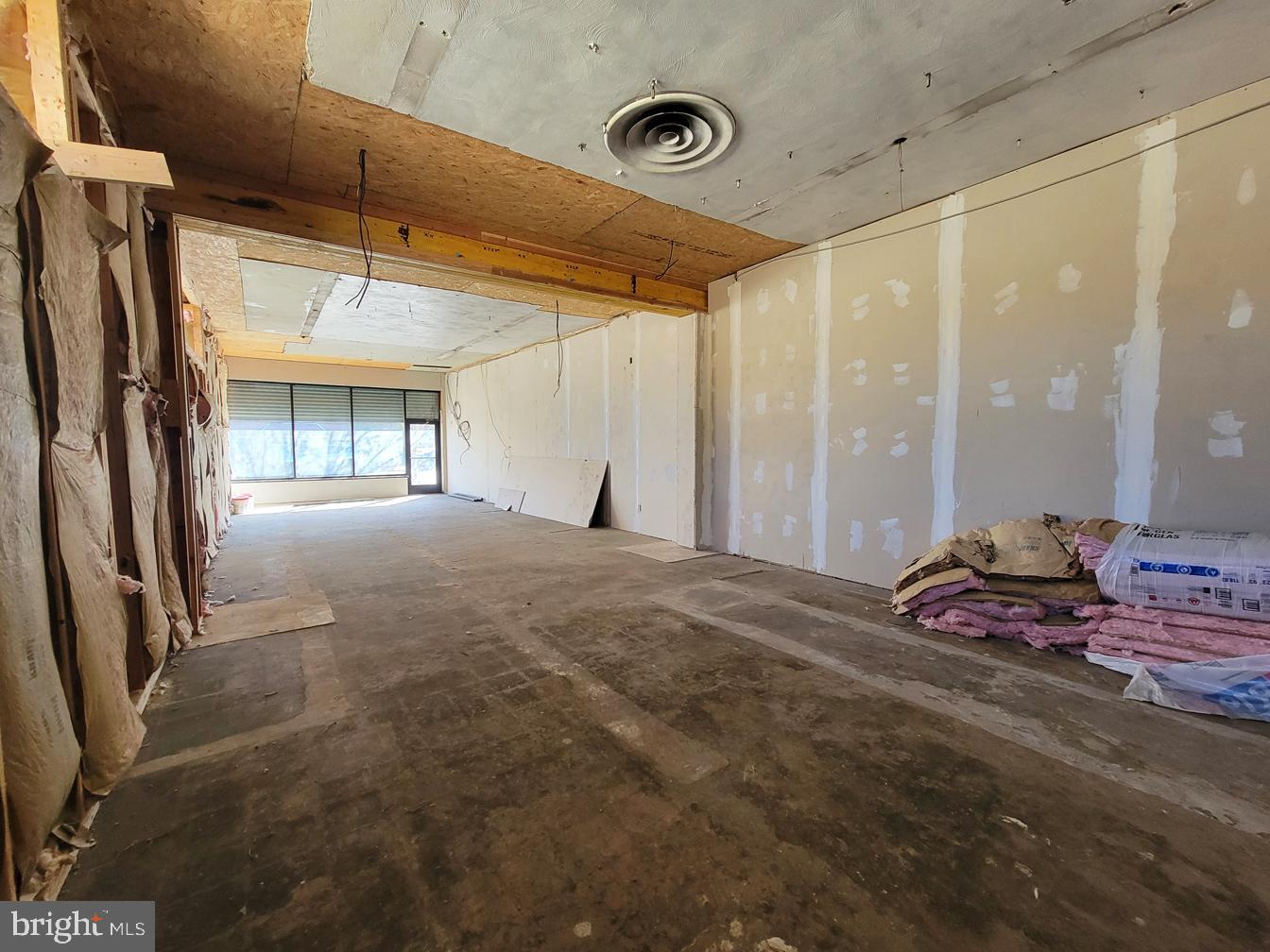 1435 E Vernon Rd #commercial Space Property Photo 11