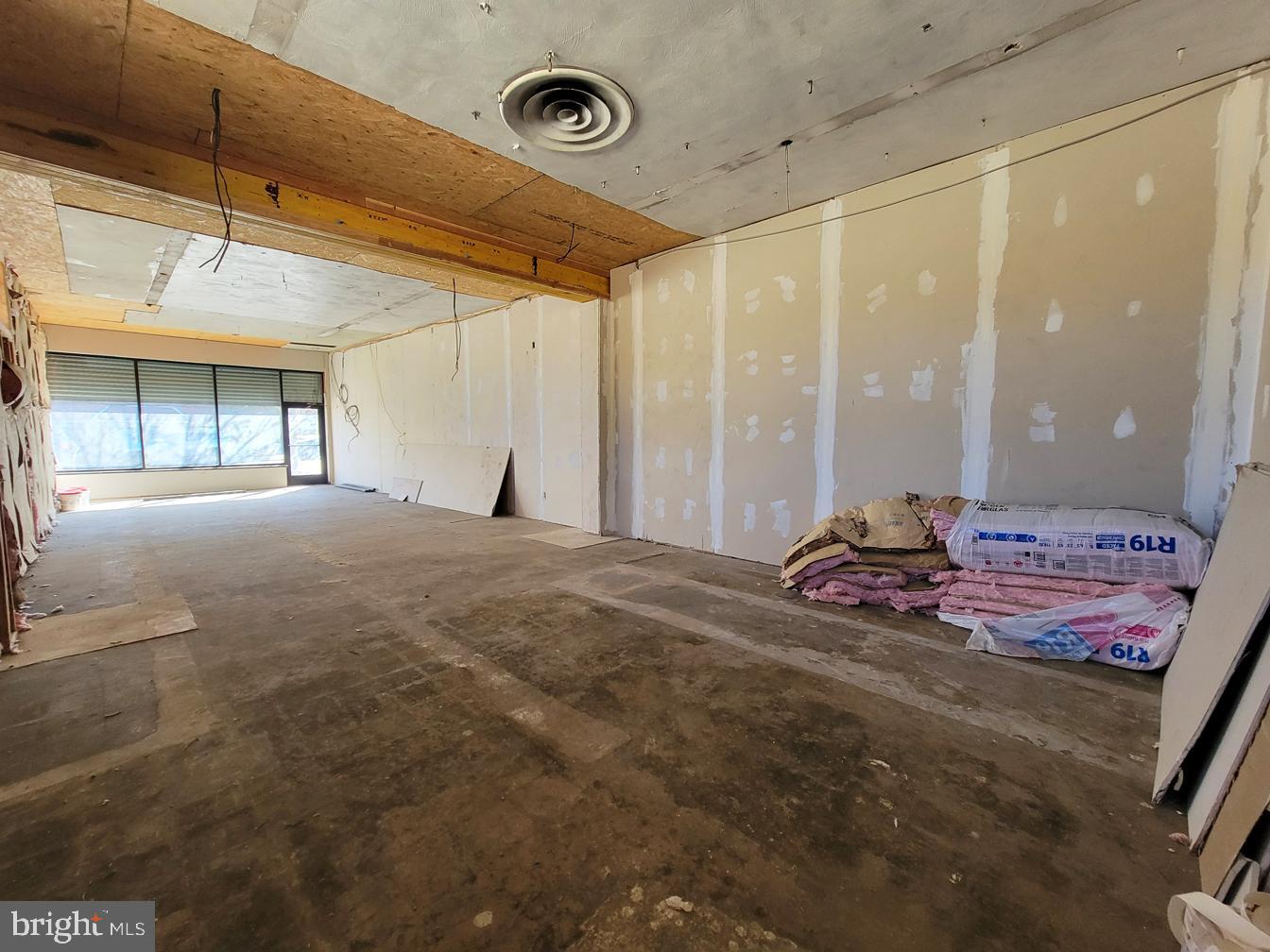 1435 E Vernon Rd #commercial Space Property Photo 12