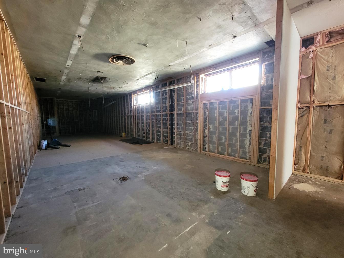 1435 E Vernon Rd #commercial Space Property Photo 13