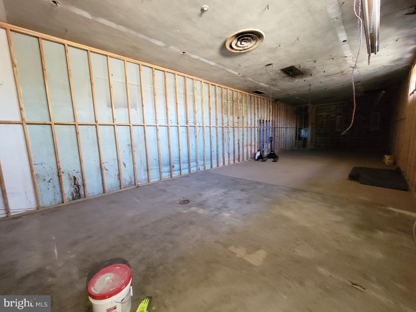 1435 E Vernon Rd #commercial Space Property Photo 14