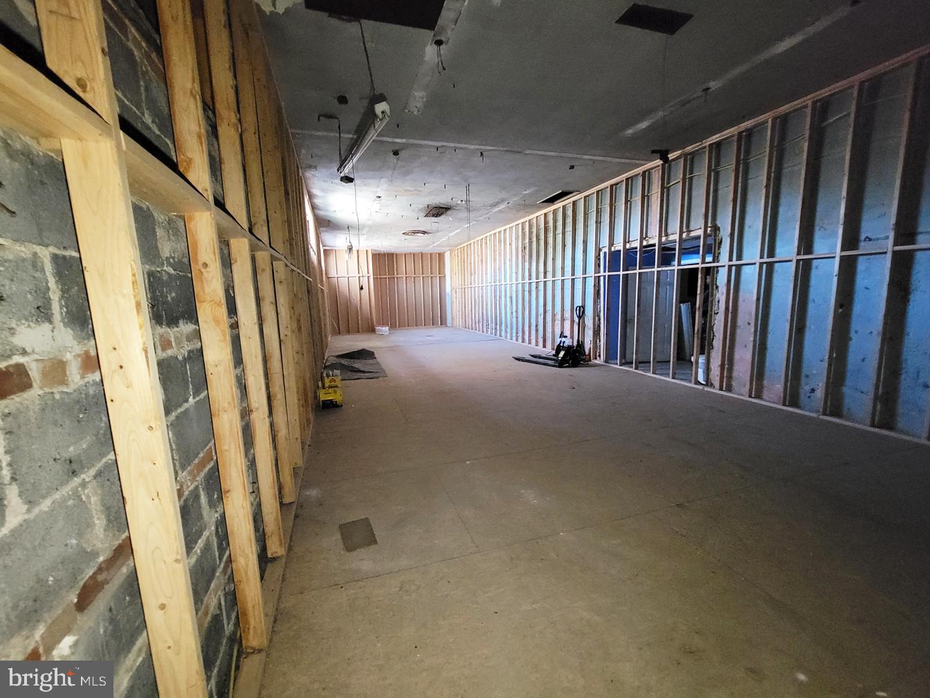 1435 E Vernon Rd #commercial Space Property Photo 16