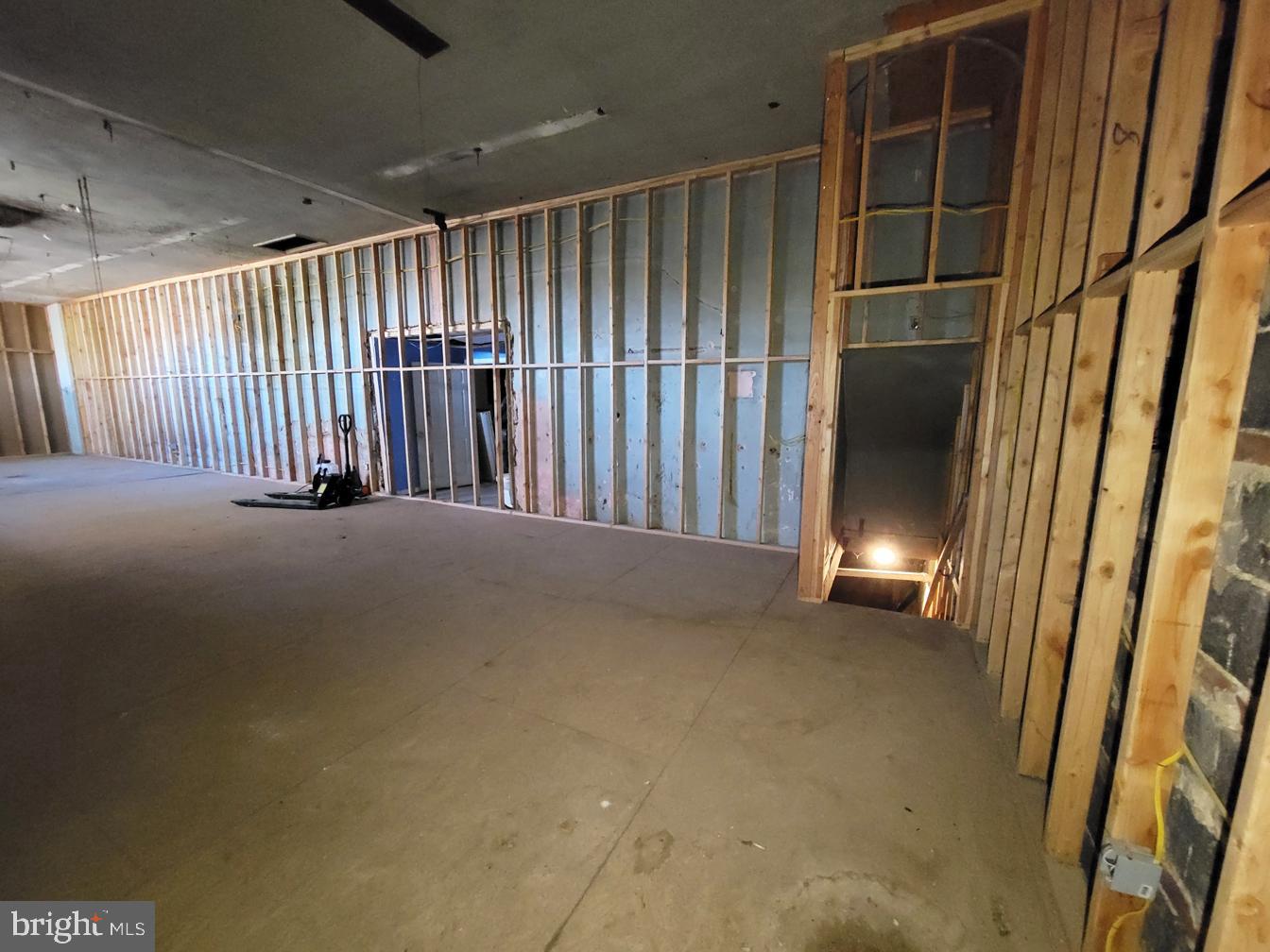 1435 E Vernon Rd #commercial Space Property Photo 17