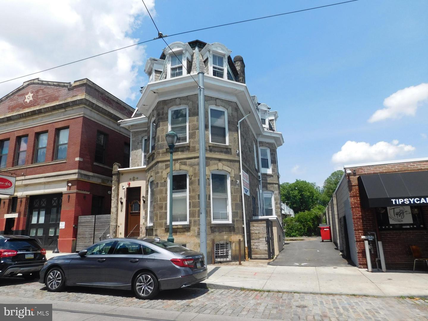 5229 Germantown Ave Property Photo
