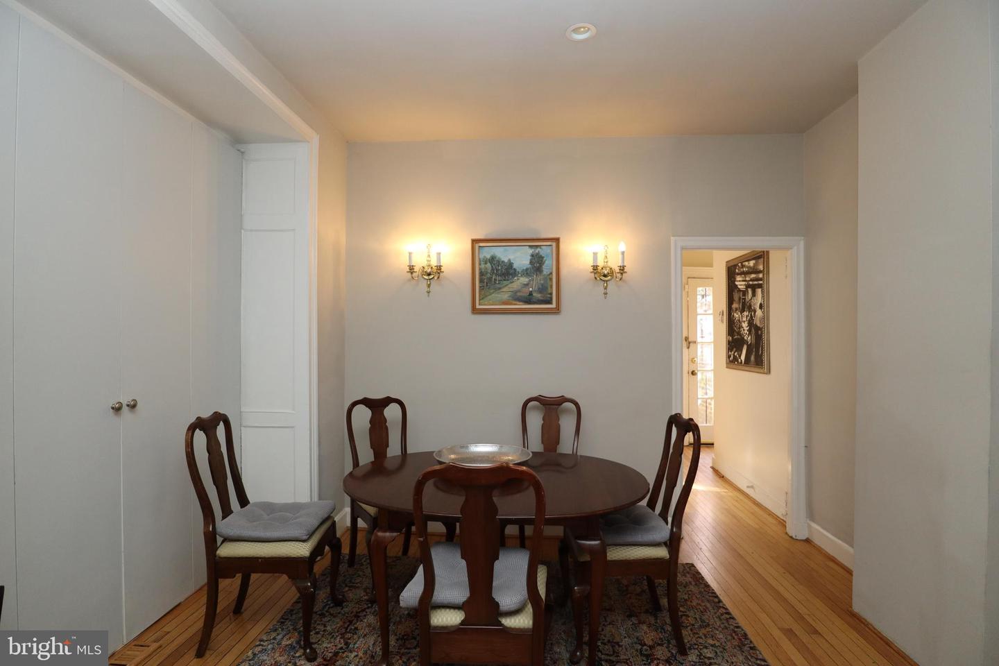 1618 Latimer St Property Photo 7