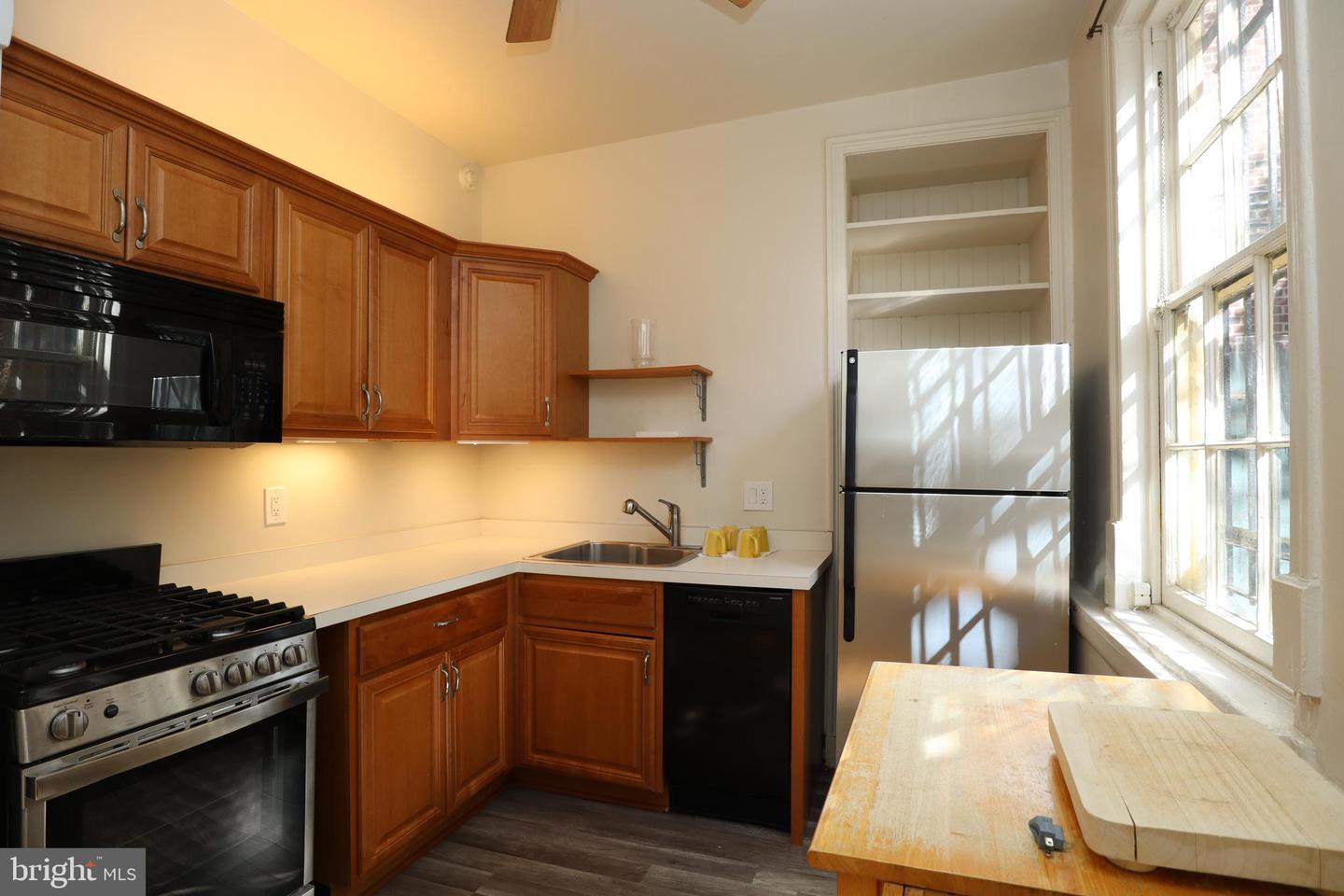1618 Latimer St Property Photo 13
