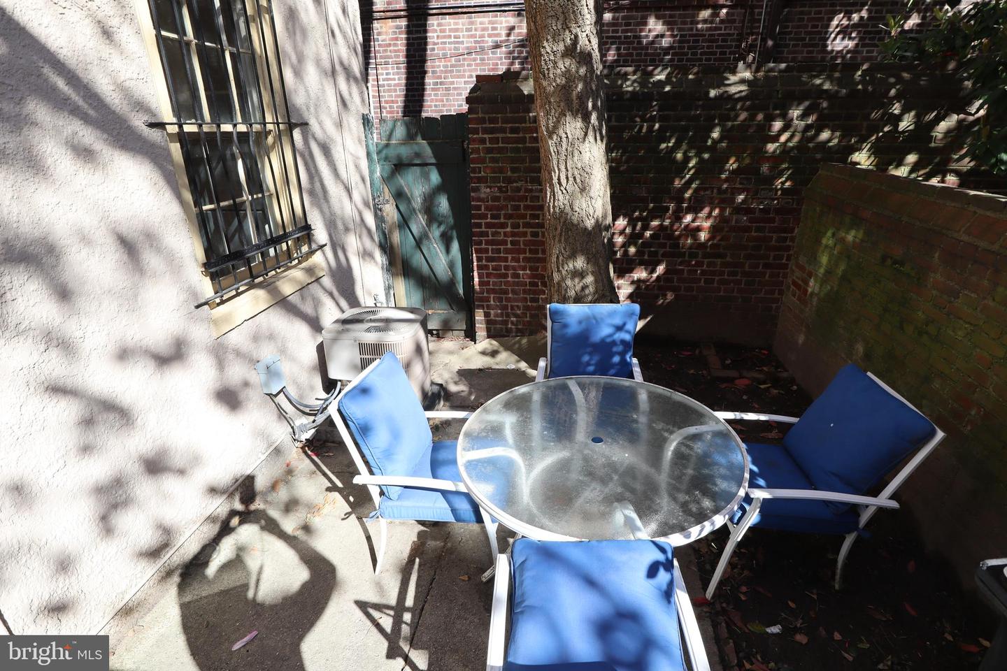 1618 Latimer St Property Photo 15