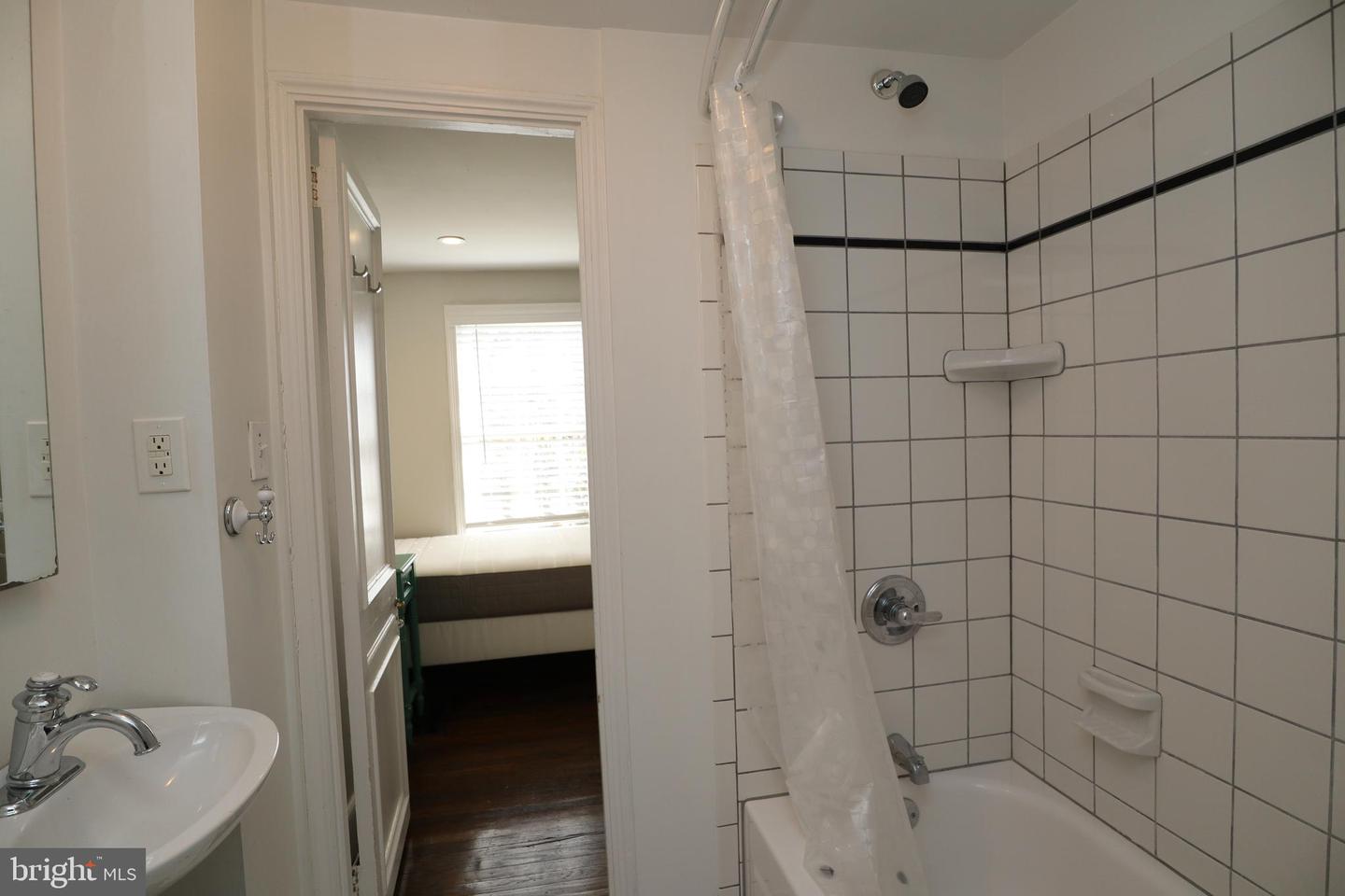 1618 Latimer St Property Photo 29