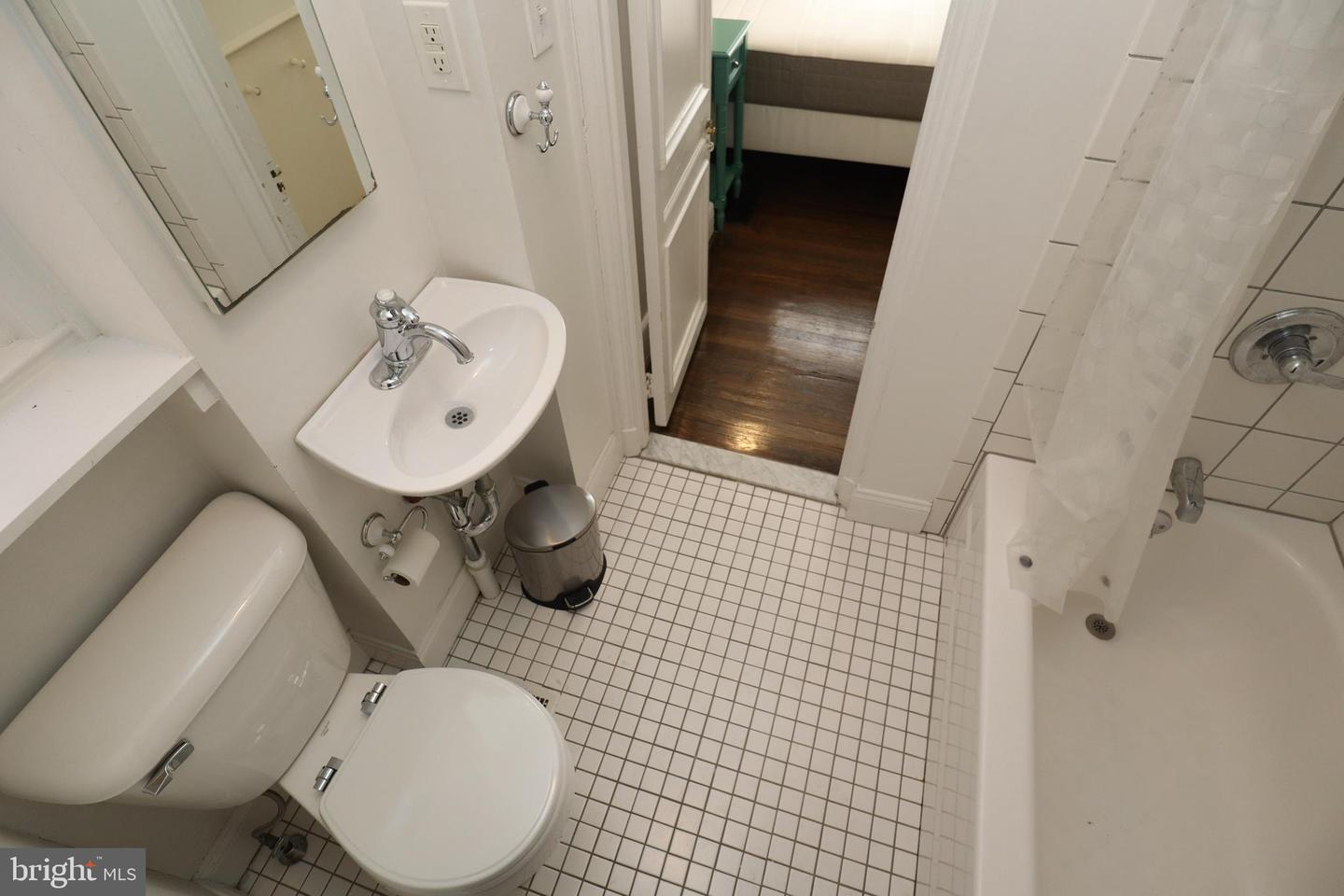 1618 Latimer St Property Photo 30