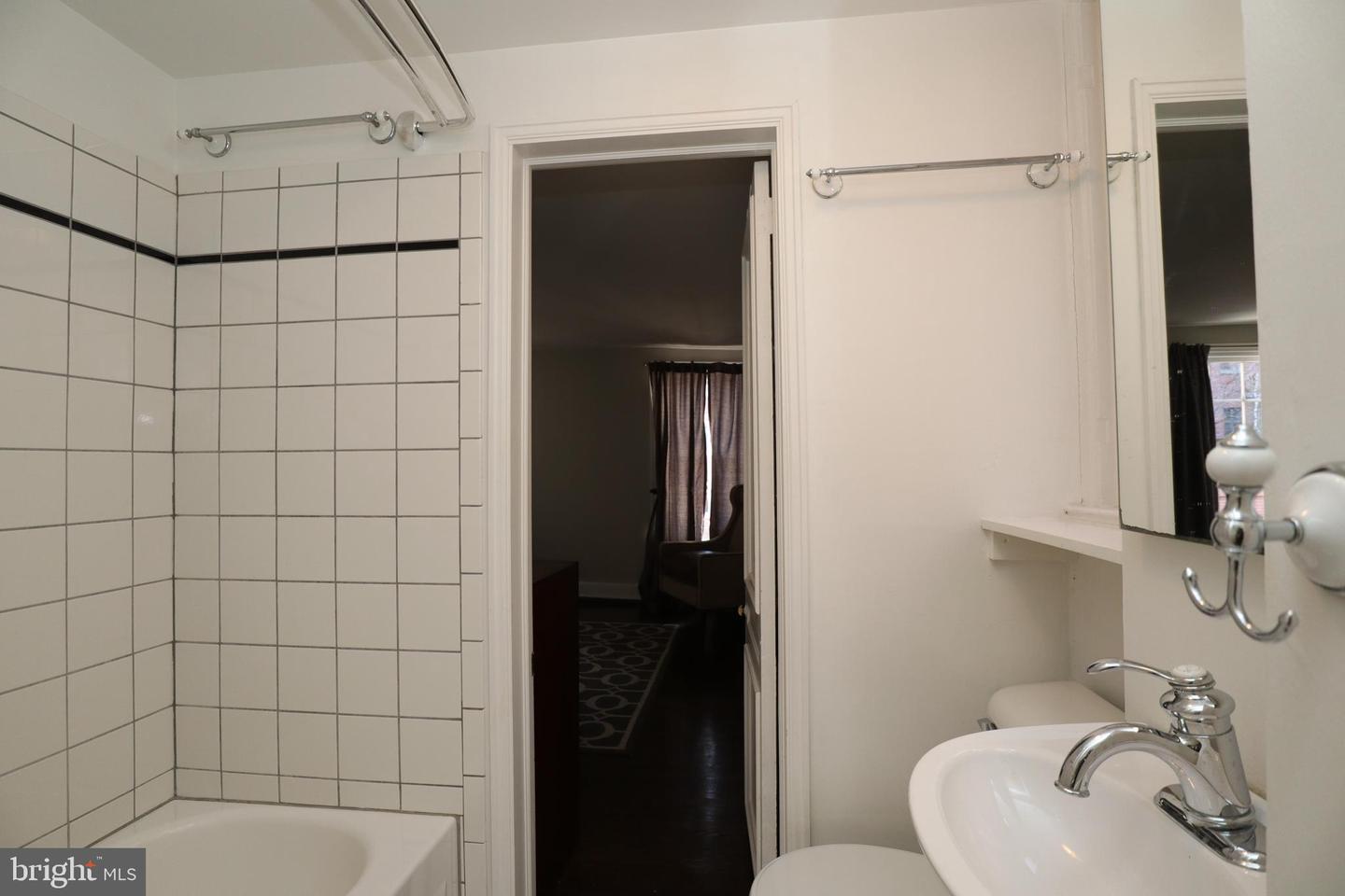 1618 Latimer St Property Photo 31