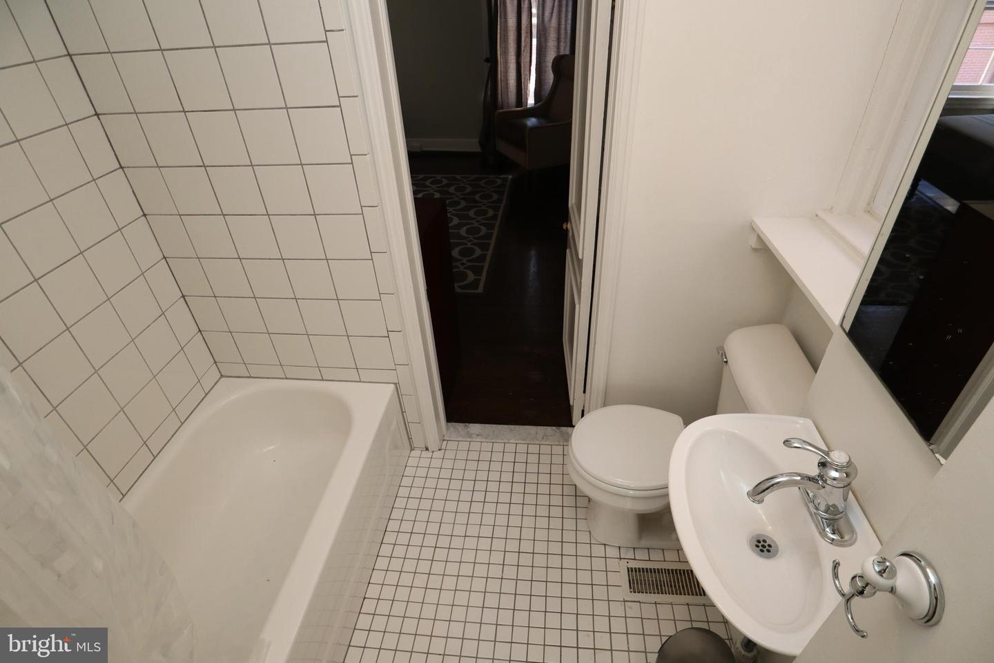 1618 Latimer St Property Photo 32