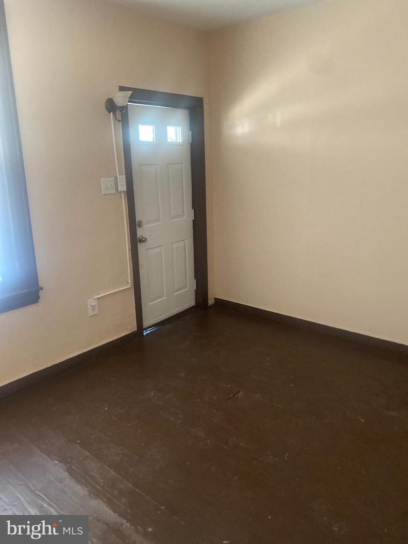 1661 Margaret St Property Photo 2