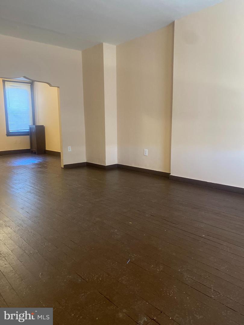 1661 Margaret St Property Photo 3