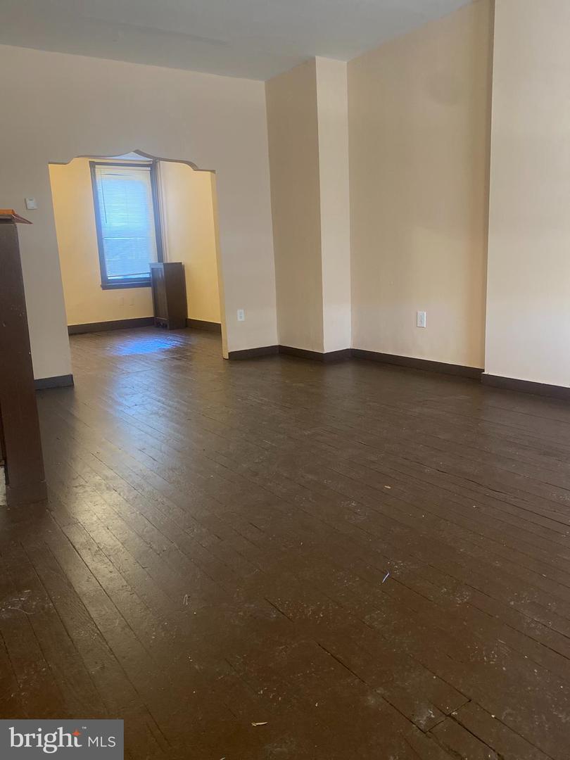 1661 Margaret St Property Photo 4
