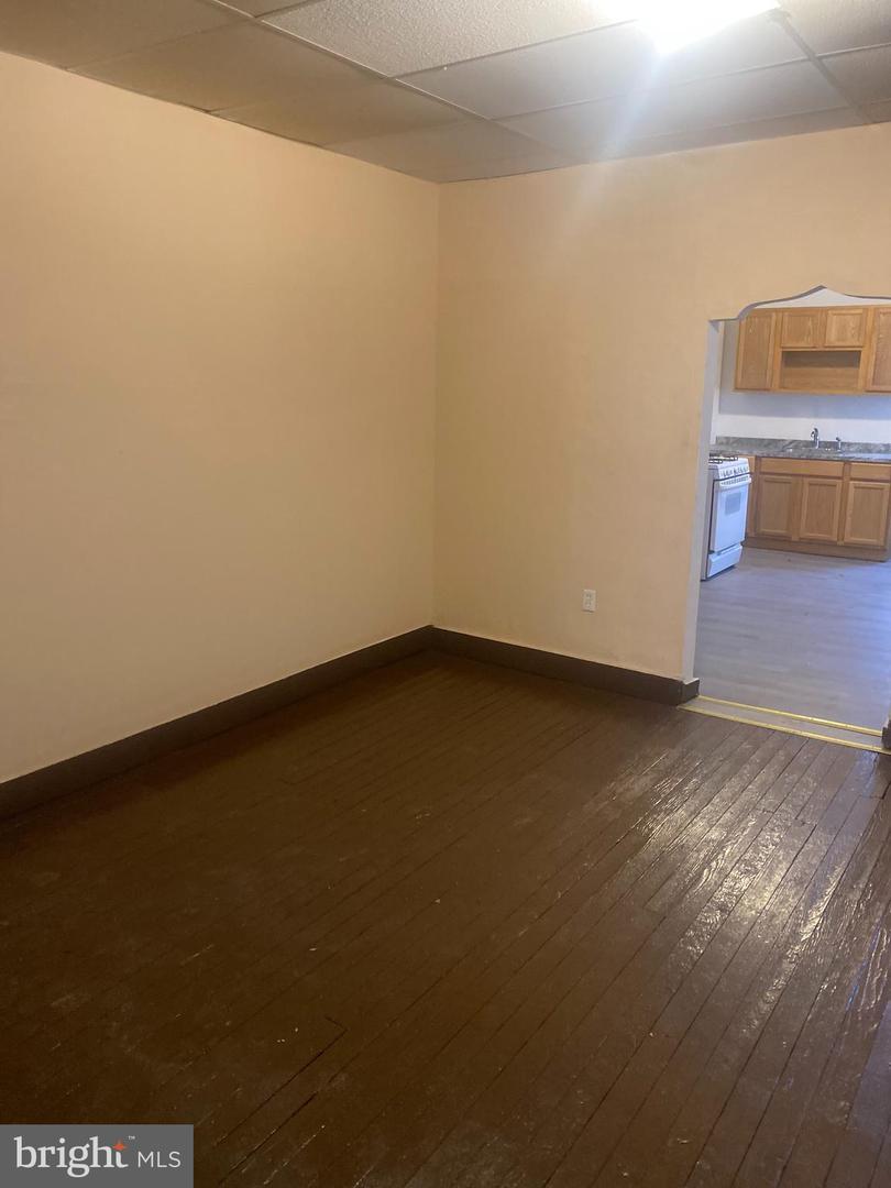 1661 Margaret St Property Photo 8