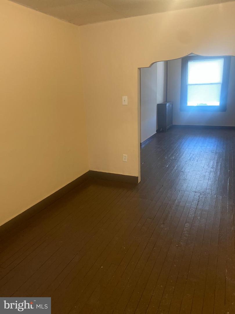 1661 Margaret St Property Photo 9