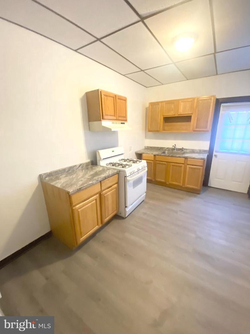 1661 Margaret St Property Photo 12