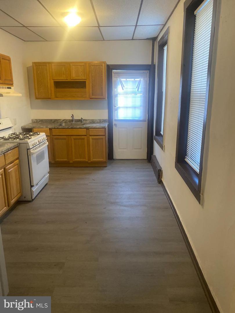 1661 Margaret St Property Photo 16