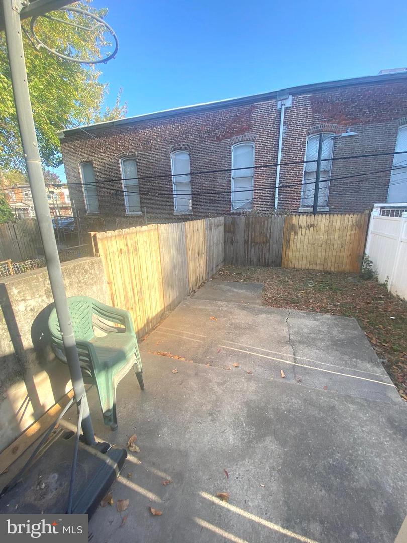 1661 Margaret St Property Photo 17