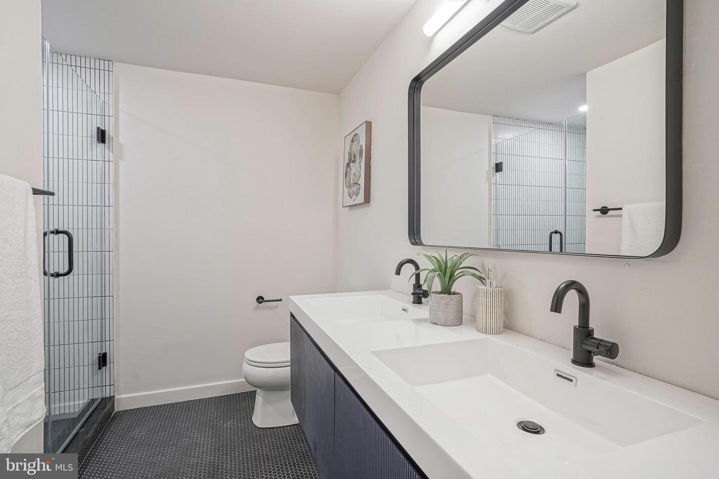1301 Bainbridge St #306 Property Photo 15