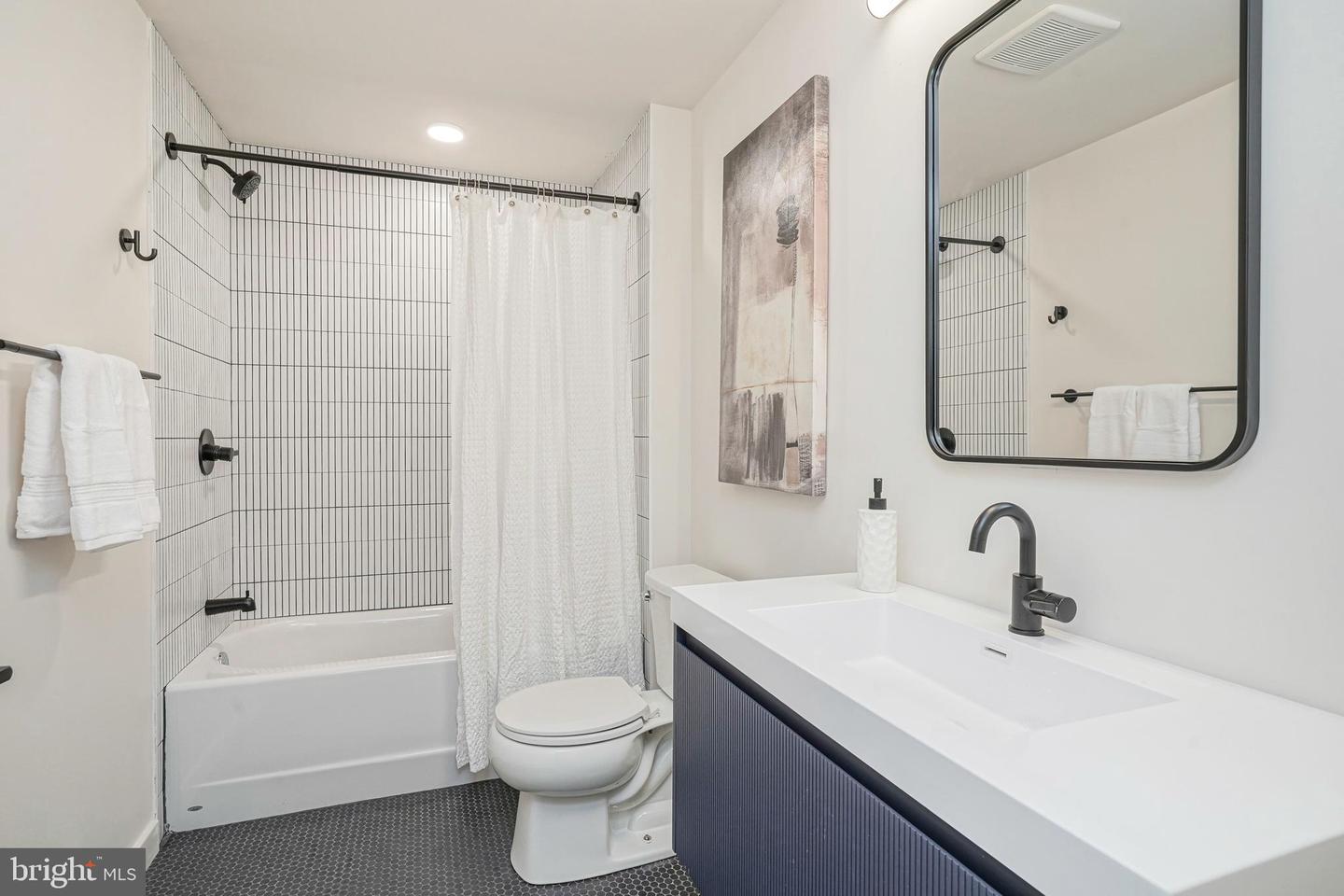 1301 Bainbridge St #306 Property Photo 20