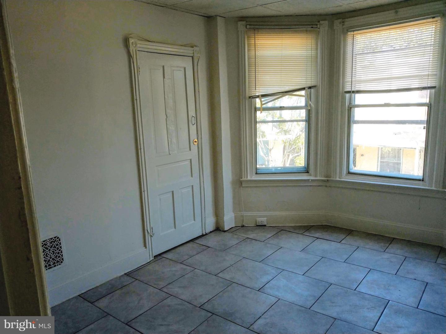 3032 N Swanson St Property Photo 2