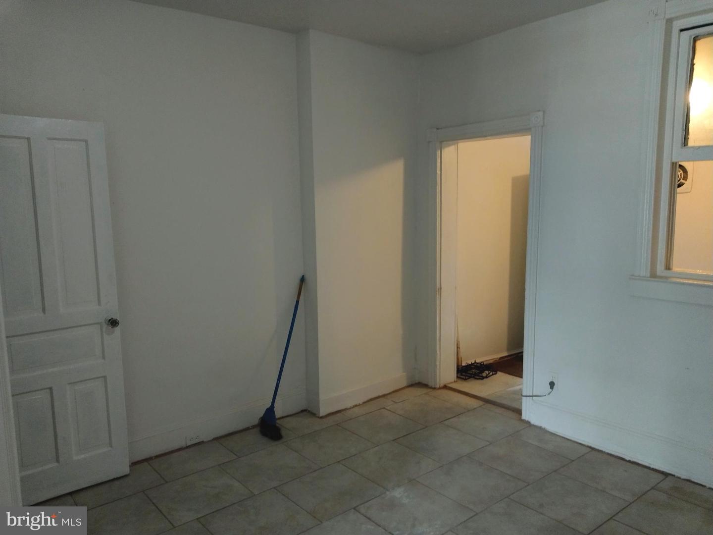 3032 N Swanson St Property Photo 3