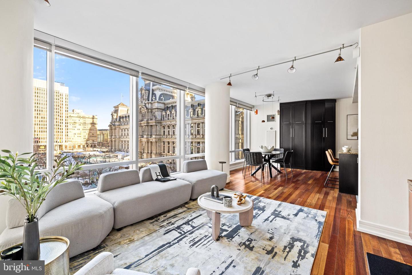 1414 S Penn Sq #5f Property Photo