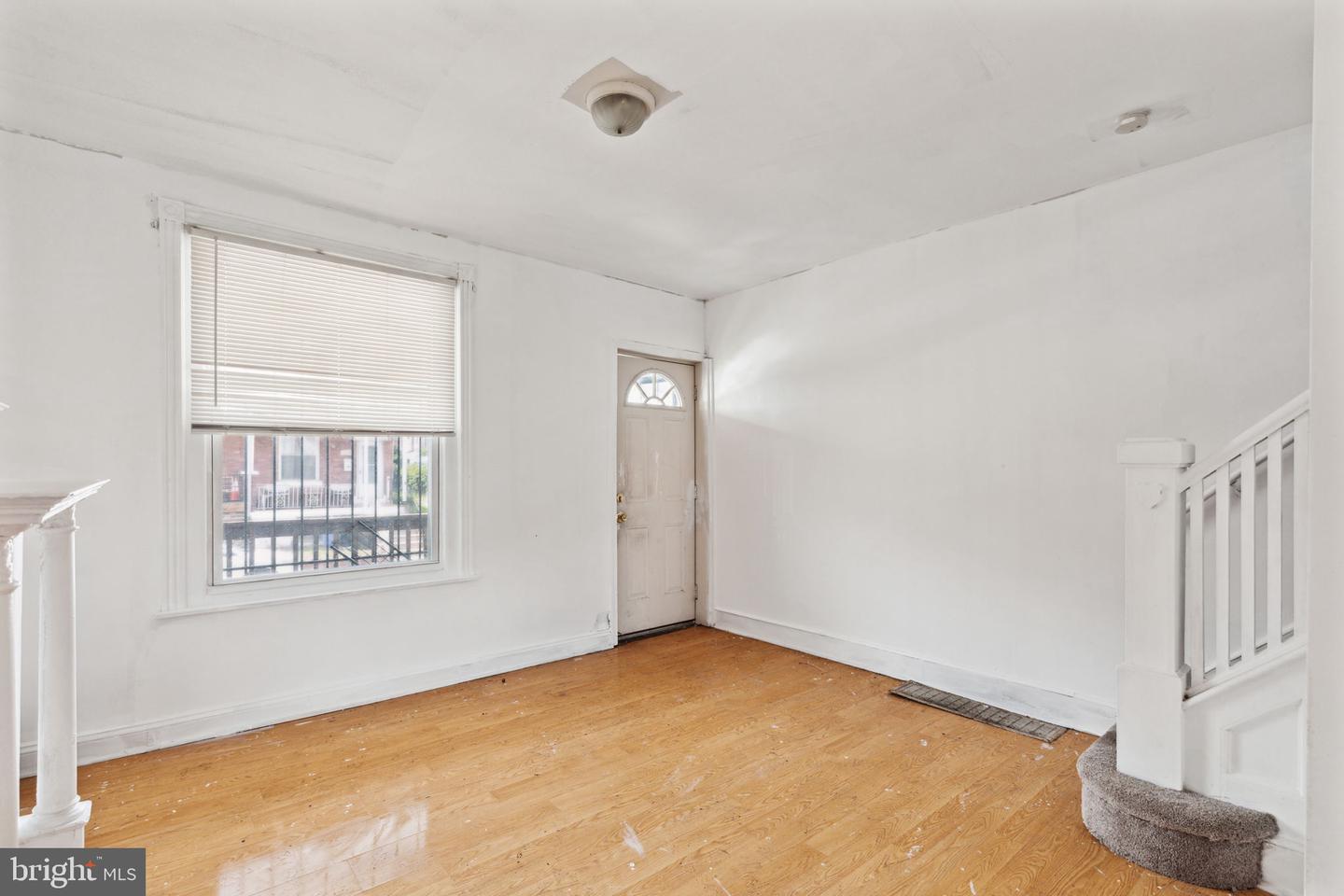 5729 N Beechwood St Property Photo 3