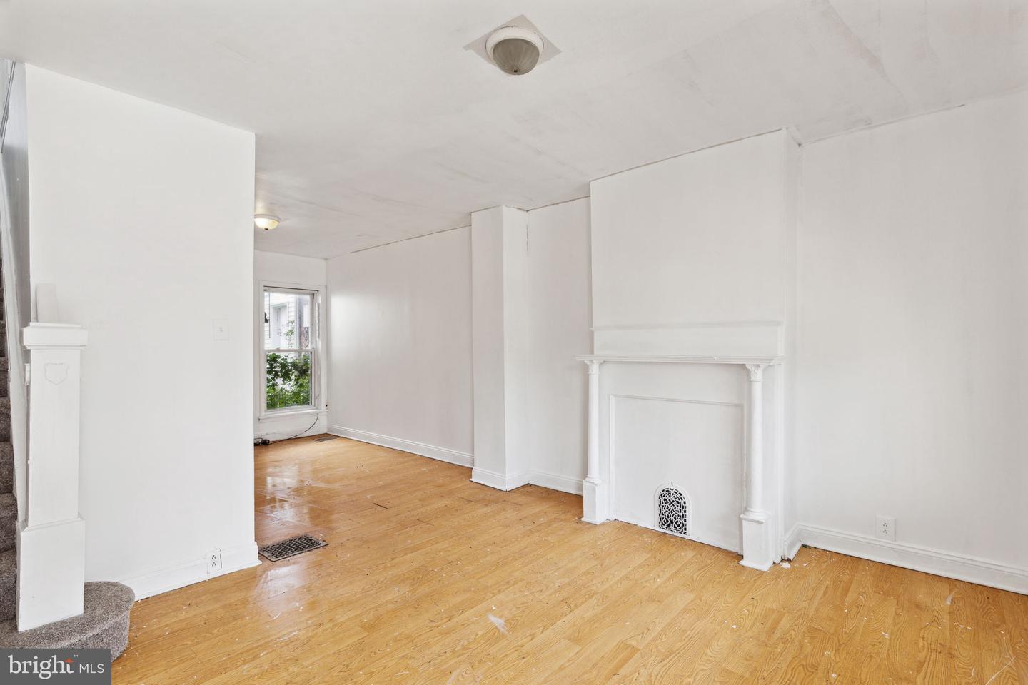 5729 N Beechwood St Property Photo 5