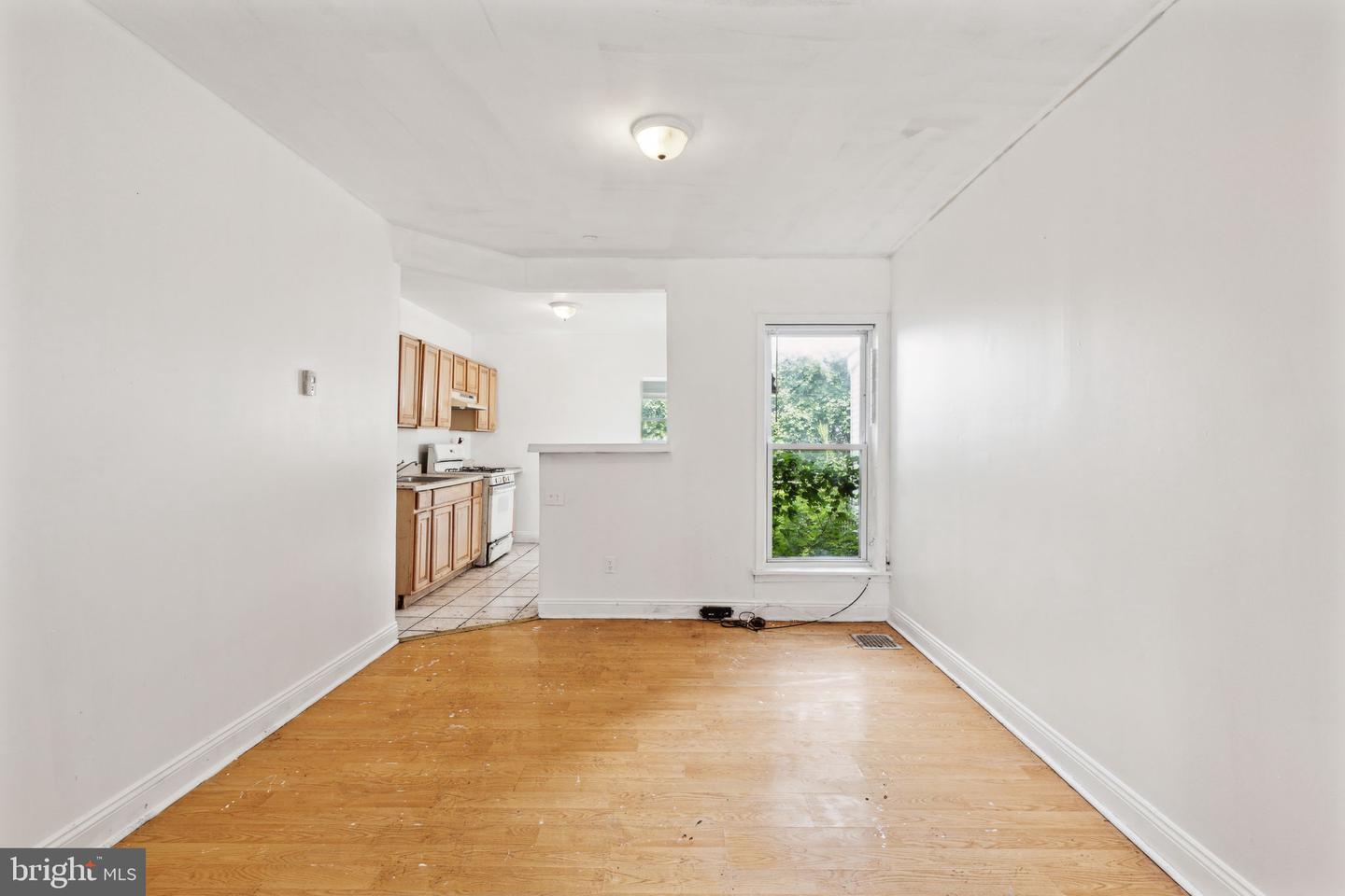 5729 N Beechwood St Property Photo 6