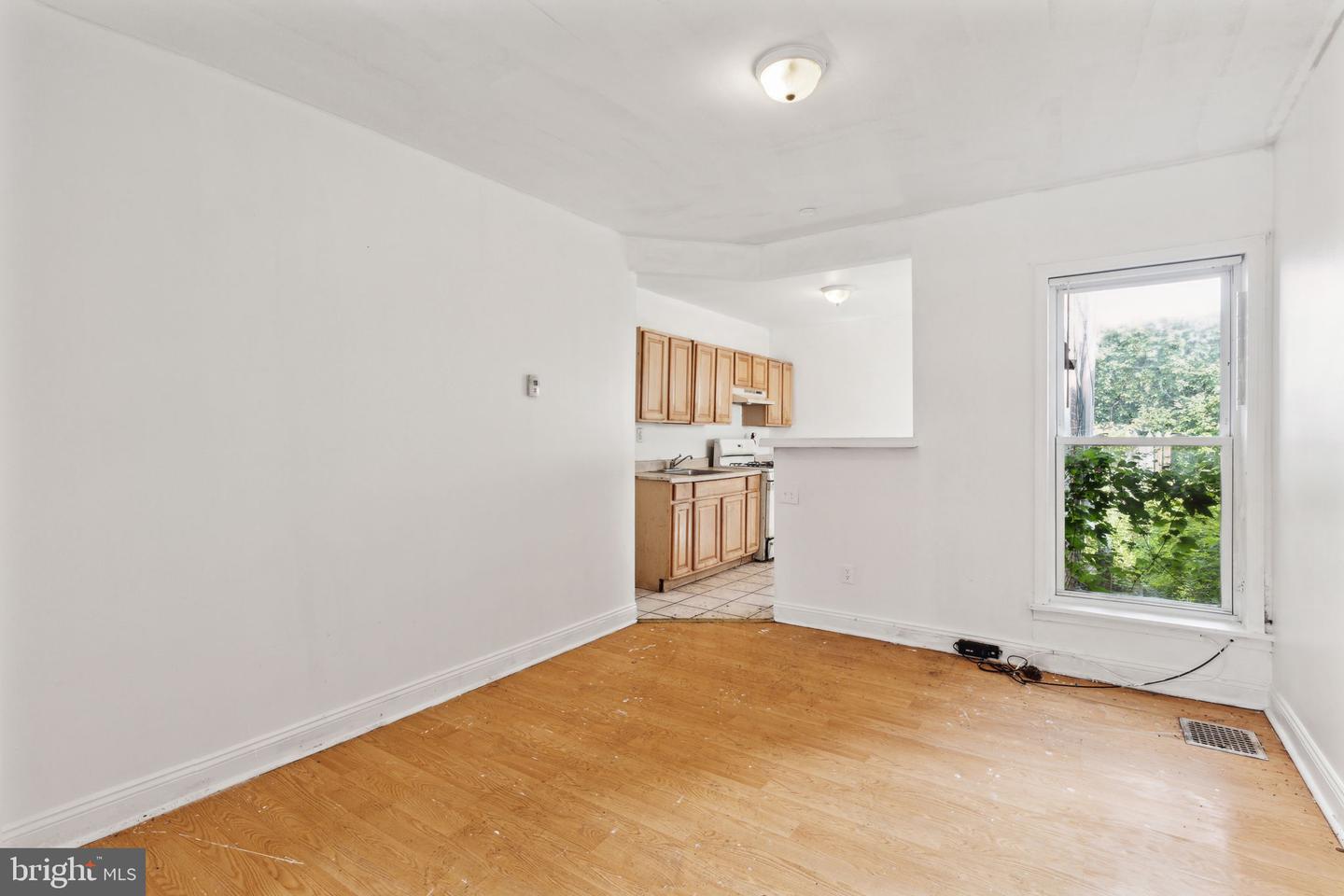 5729 N Beechwood St Property Photo 7