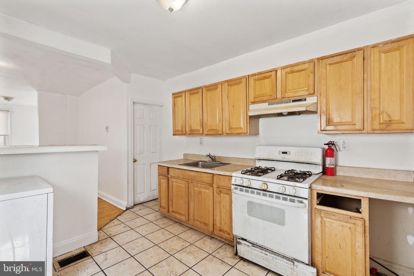 5729 N Beechwood St Property Photo 11