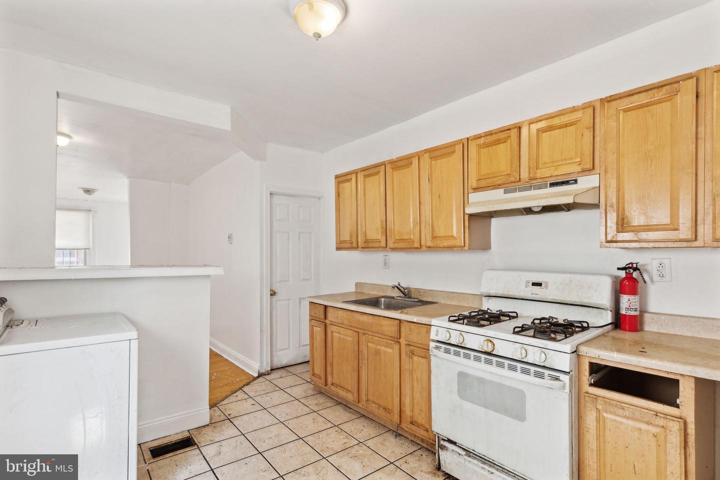 5729 N Beechwood St Property Photo 12