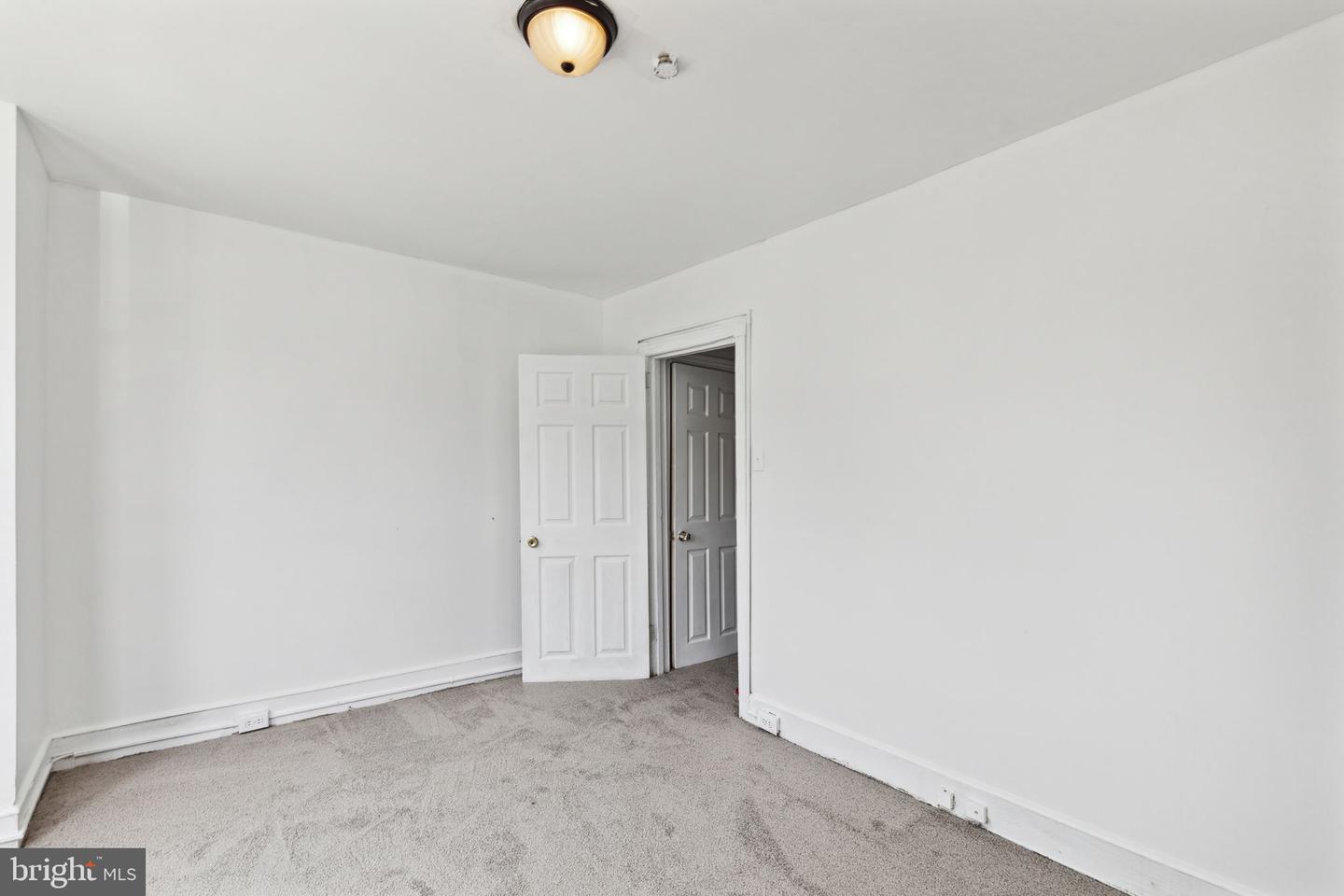 5729 N Beechwood St Property Photo 16