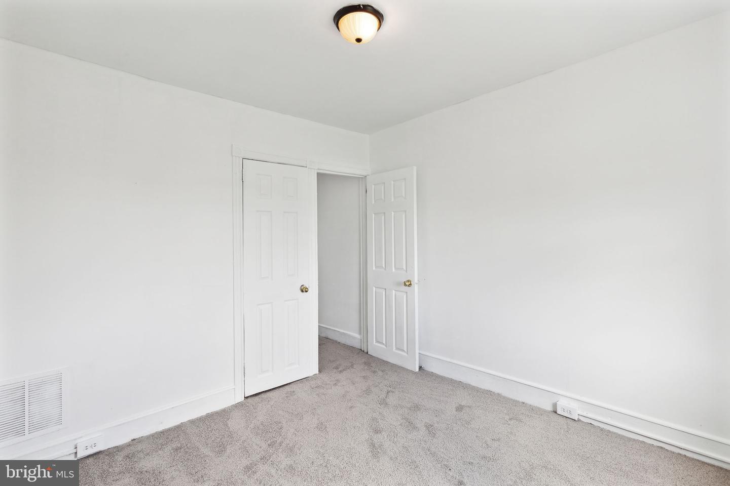 5729 N Beechwood St Property Photo 17