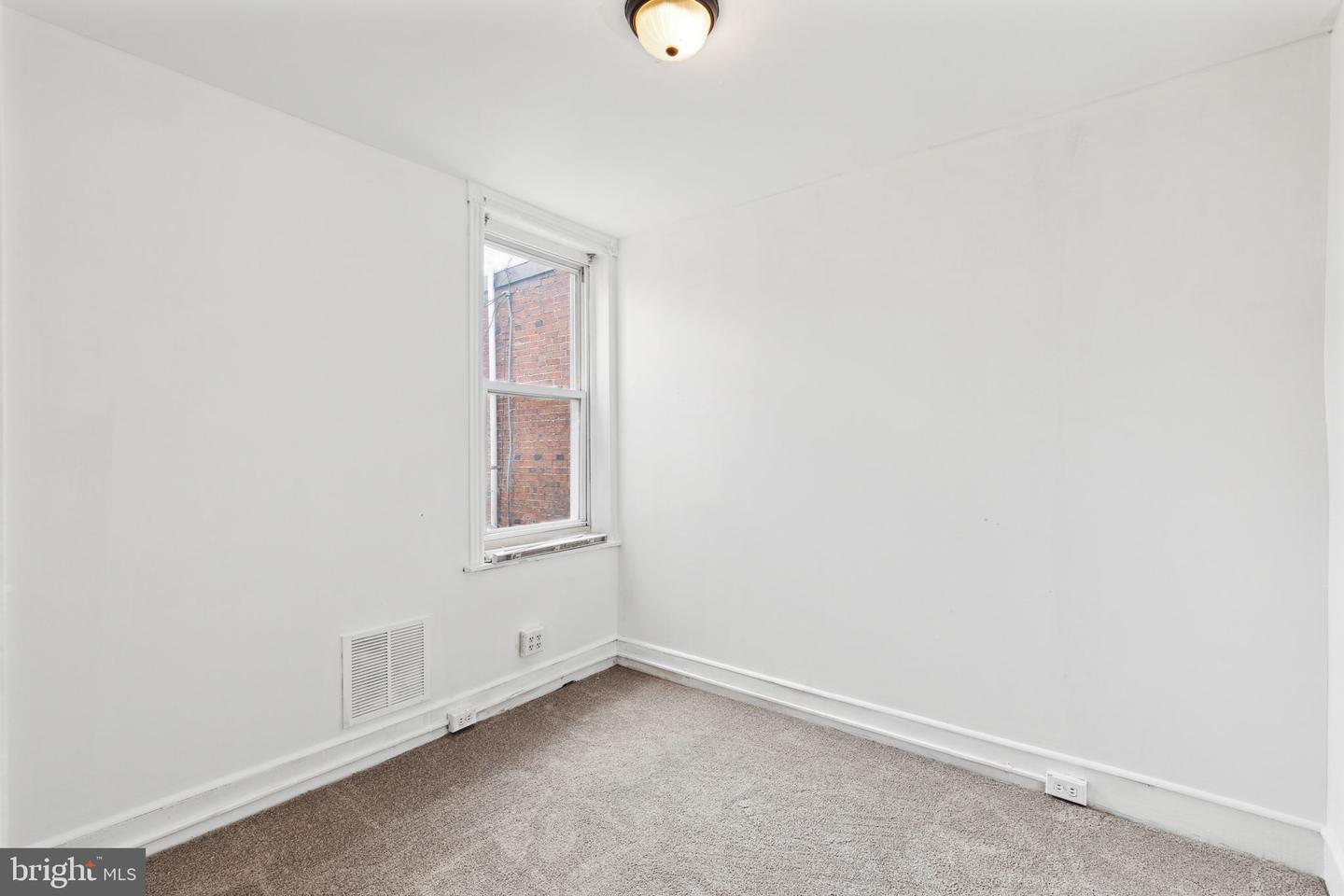 5729 N Beechwood St Property Photo 19