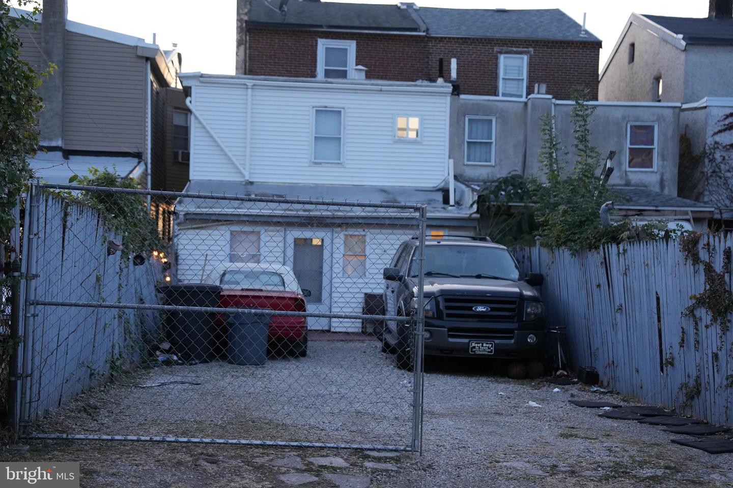 2233 Bridge St Property Photo 5