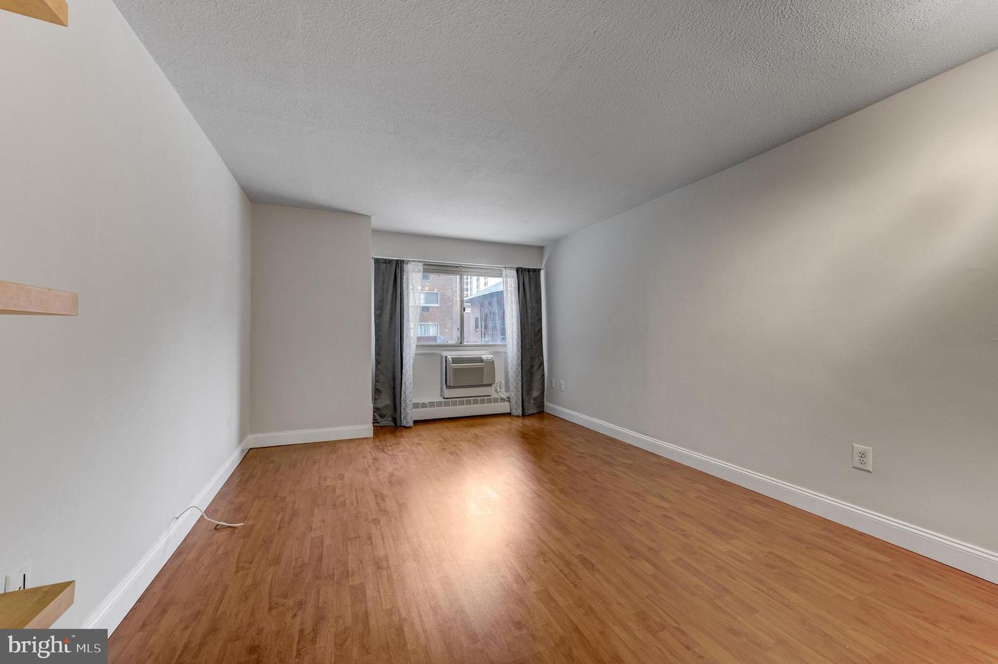 2101-17 Chestnut St #303 Property Photo 6