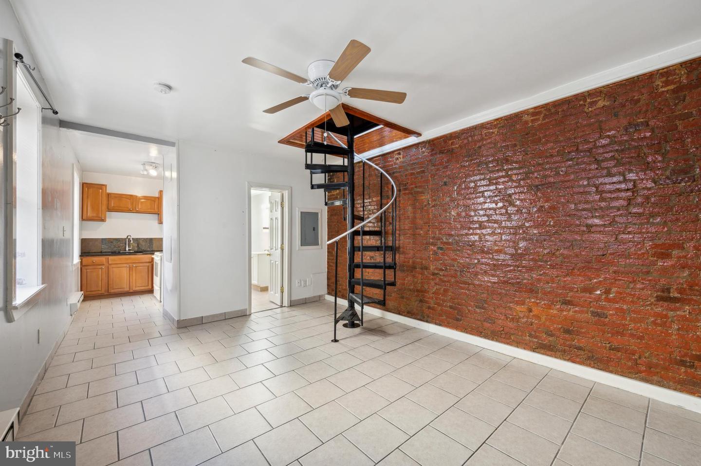 513 W Girard Ave #2 Property Photo 1
