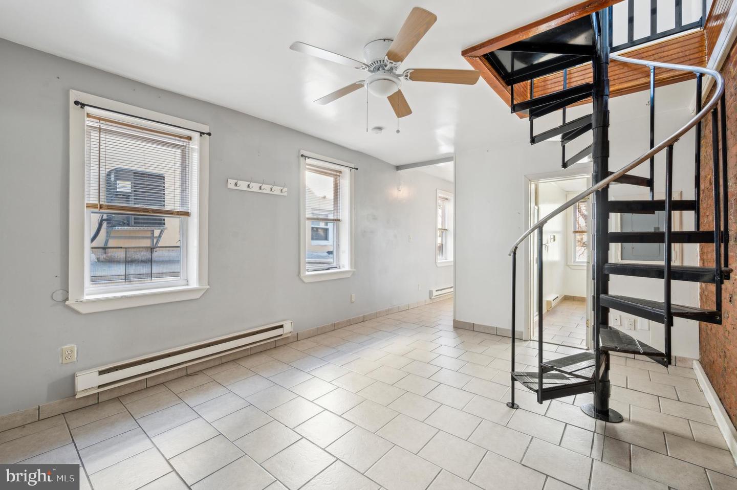 513 W Girard Ave #2 Property Photo 2
